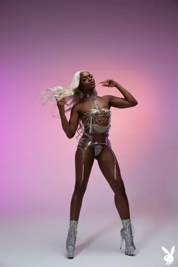 Ana Foxxx – Tall Ebony MILF Poses in Heels and Spreads Wide