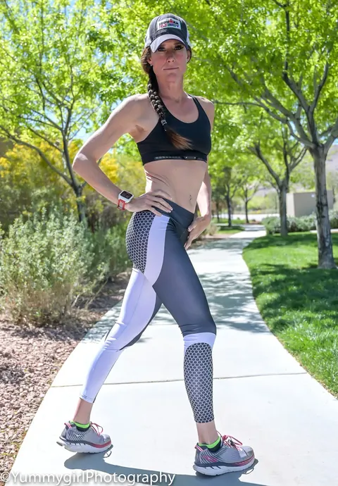 Sofie Marie: Tall Athletic PAWG Flaunts Her Fit Body in Yoga Pants Outdoors – photo 9 of 20