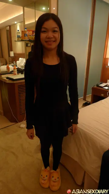 Slim Chinese Woman Gives a Blowjob Before Hairy Pussy Sex