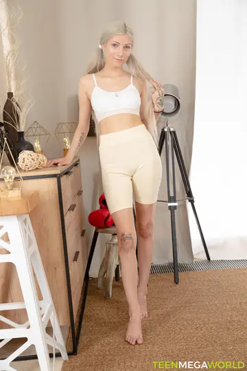 Vasya Sylvia – Slim European Blonde Sucks and Fucks on a Yoga Mat
