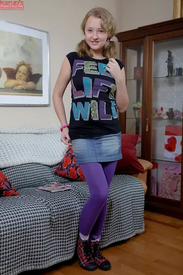 Lolly Moon – Blonde in Pantyhose Gives a Blowjob and Takes a Facial