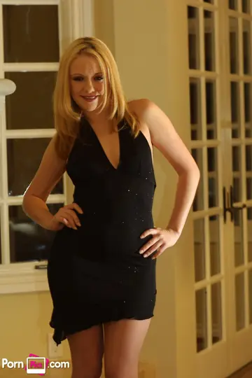 Brittney alexander – Blonde in Heels Shows Off Her Small Natural Tits and Thick Ass
