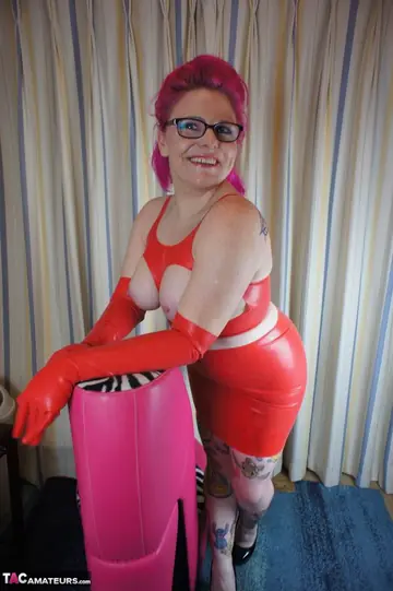 Curvy British MILF Poses in Latex, Heels and Glasses