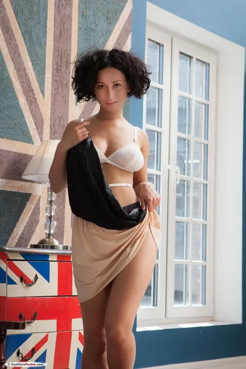 Pammie Lee: Curly Brunette PAWG Strips Out of Her Skirt Outdoors – photo 4 of 20