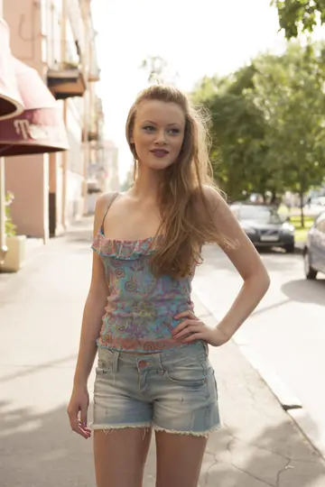 Lili Lamour – European Blonde Gives a Blowjob and Takes Anal Outdoors by a Car