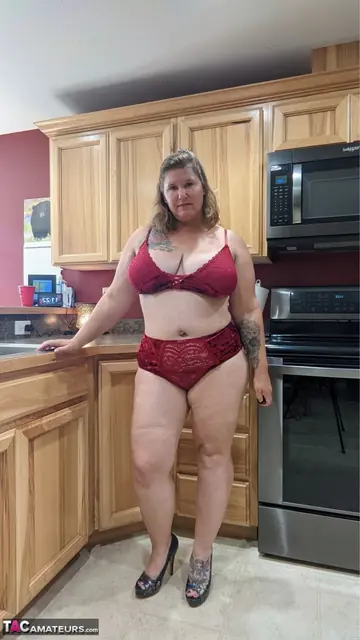 Mature Blonde BBW Shows Her Big Tits and Hairy Pussy in the Kitchen