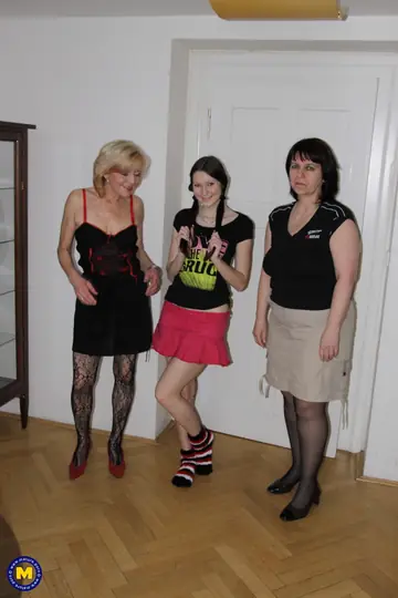 Curvy Mature Women Fuck with a Strapon and Lick Pussy in Socks