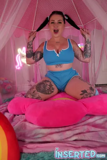 Brunette PAWG in Socks Spreads Her Ass