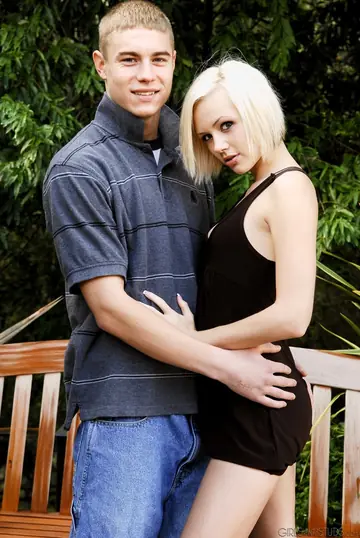Madison Mason – Blonde PAWG in Heels Fucks in the Garden