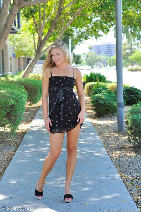 Lena Nicole: Blonde with Small Natural Tits Spreads Her Pussy Outdoors – photo 2 of 16