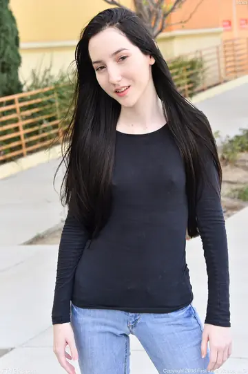 Petite Brunette PAWG in Jeans Spreads Her Trimmed Pussy Outdoors