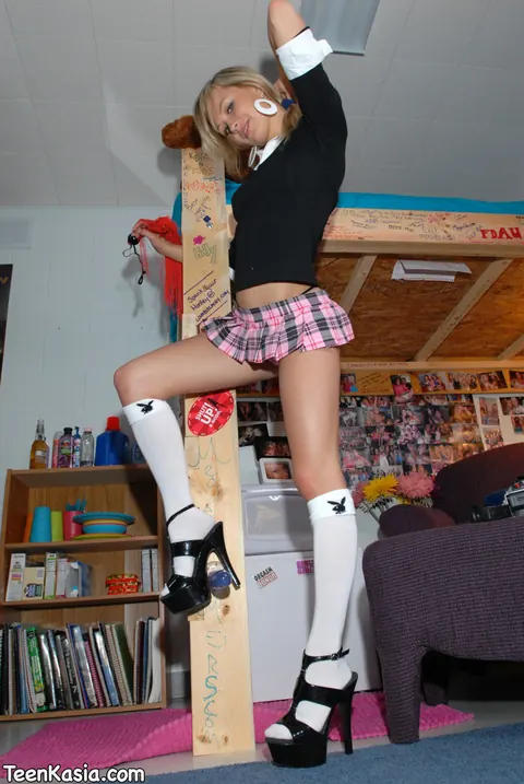 Blonde Poses in Uniform Skirt and Heels – photo 11 of 12