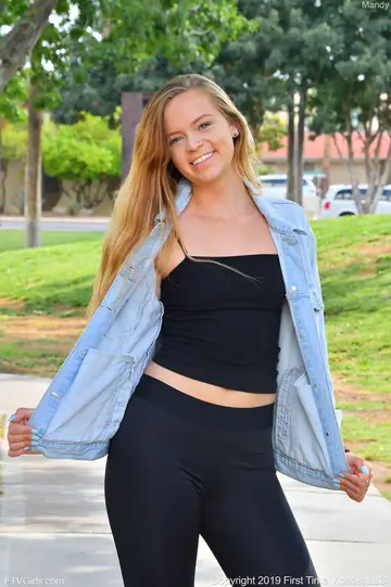 Tall Brunette Flashes Her Body in Yoga Pants at a Public Gym