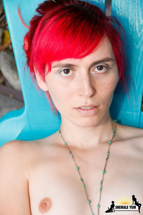 Trans Woman Strips Nude and Spreads Outdoors – photo 4 of 16