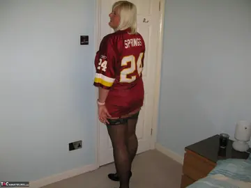BBW Mature Blonde Strips Out of Her Stockings and Spreads Wide