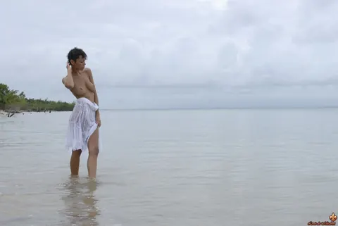 Thick Short-Haired Woman Poses Nude on the Beach – photo 6 of 16