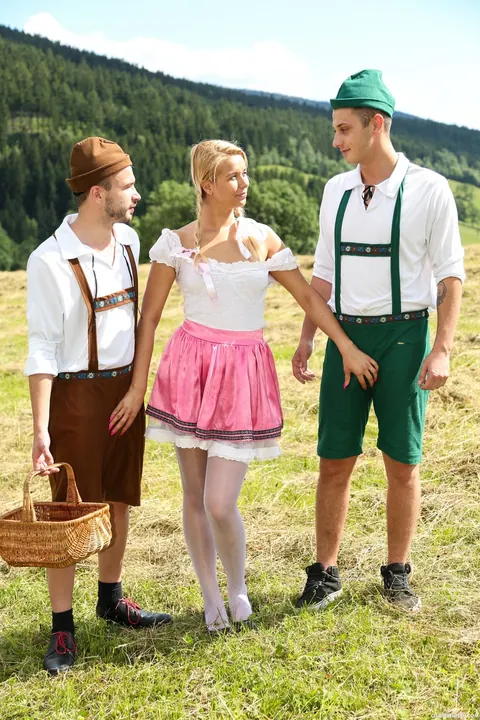 Nikky Dream: Blonde in Cosplay Costume Takes Outdoor Threesome – photo 7 of 21