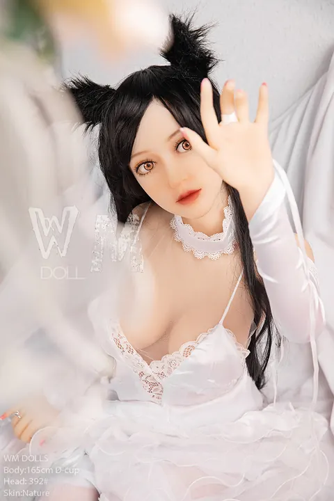 Black-Haired Babe Shows Off Her Big Tits and Pussy – photo 8 of 20