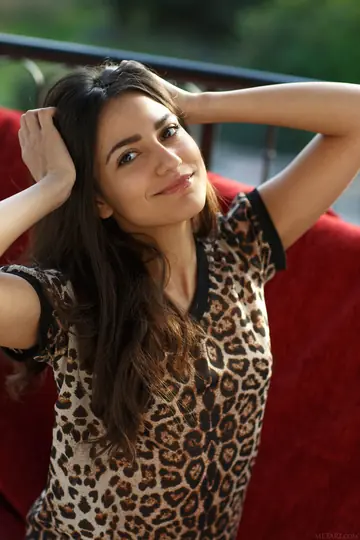 Cira Nerri – Tall Brunette with Small Tits Strips Nude and Spreads Her Pussy Wide