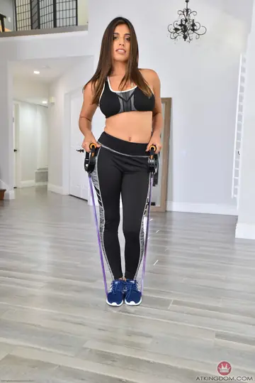 Ella Knox – Latina Brunette in Yoga Pants Spreads Her Trimmed Pussy at the Gym