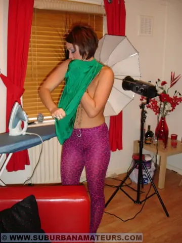 Renee Richards – British MILF Poses Nude in Jeans and Heels