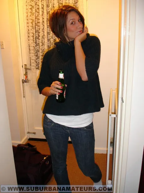 Renee Richards: British MILF Poses Nude in Jeans and Heels – photo 9 of 11