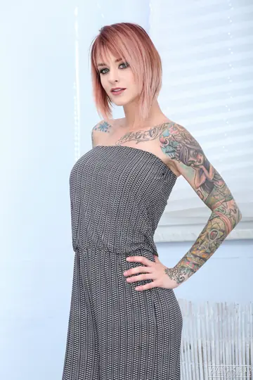 Vicky Sol – Tattooed Redhead Lesbians Kiss and Finger Each Other