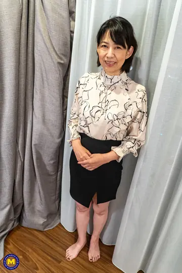 Yoshiko Kitano – Mature Japanese Brunette Lifts Her Skirt and Spreads Her Pussy