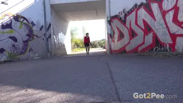 Di Devi – European Blonde MILF Pisses by a Graffiti Wall in Pantyhose