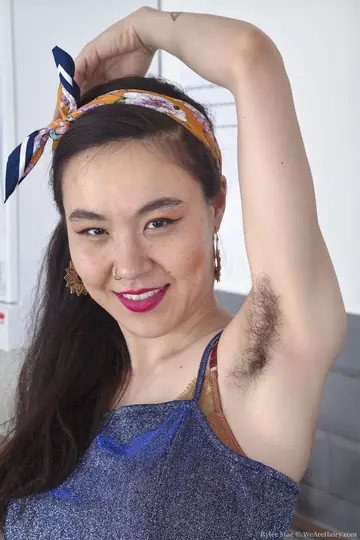 Rylee Mae – Thick Asian Brunette in Lingerie Shows Her Hairy Bush