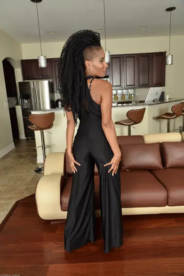JetSet Jasmine – Curly Ebony MILF Spreads Her Legs While Clothed