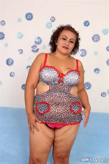 Rosa Diez – Latina BBW Gives a Blowjob Before Riding Him Cowgirl