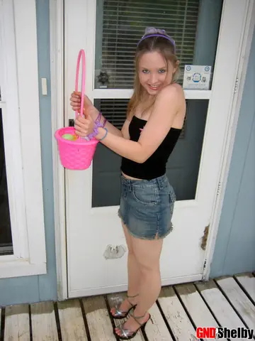 Thick Woman in a Skirt and Heels Flashes Her Big Ass Outdoors on Easter