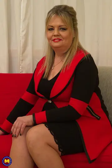 Chubby Mature Woman in Stockings Sucks and Fucks