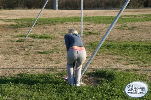 Skye Model: Blonde PAWG Shows Her Panties Outdoors – photo 11 of 12