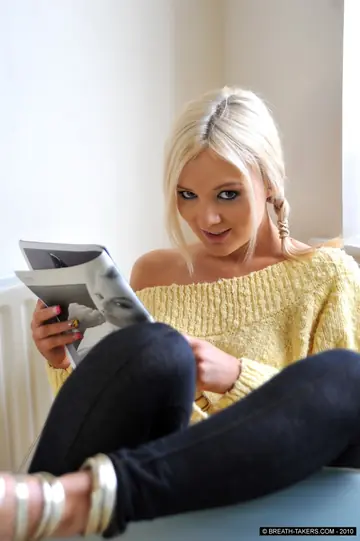 Blonde Sheds Her Jeans and Yellow Top Then Spreads Wide