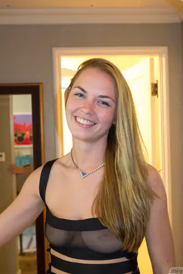 Bailey Rayne – Blonde PAWG in Lingerie Spreads Her Ass