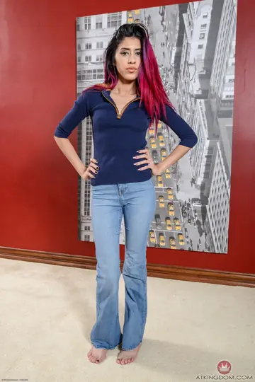 Angel Del Rey – Petite Latina in Jeans Spreads Her Asshole Wide