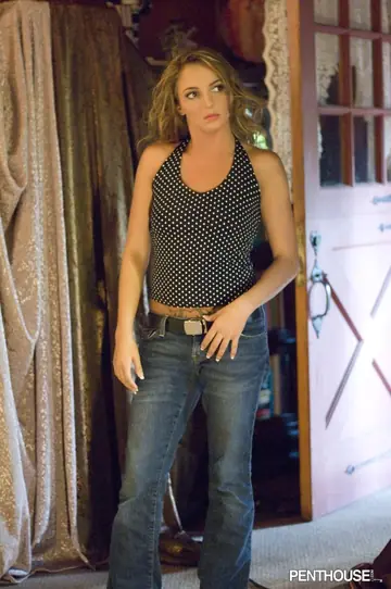 Tony T – Petite Blonde MILF Gives a Blowjob and Kisses Her Partner