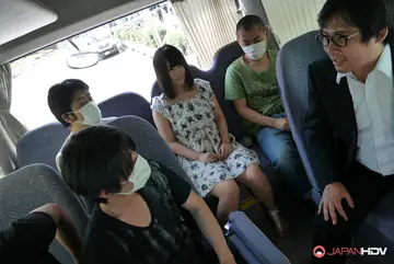 Tsuna Kimura – Slim Japanese Redhead Gives Blowjobs and Handjobs on a Public Bus
