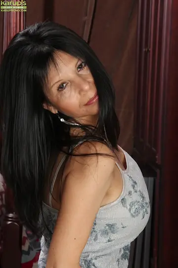 Marcy Darling – European MILF in Stockings and Heels Spreads Her Shaved Pussy