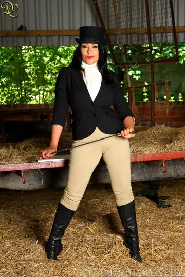 Danica Collins – Ebony MILF Fucks Outdoors in Boots on a Farm