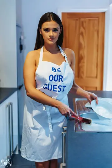 Brook Wright – British Brunette Covers Her Big Natural Tits with Soap Bubbles in the Kitchen