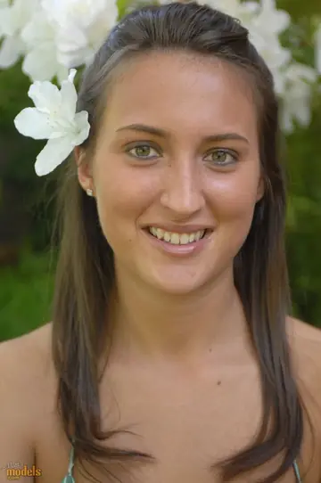 Lizz Tayler – Outdoors, a Brunette Bares Her Big Natural Tits and Spreads