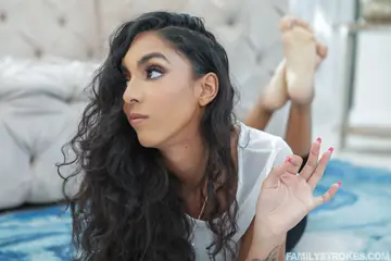 Claire Black – Petite Latina PAWG in Yoga Pants Takes Anal Doggy Style