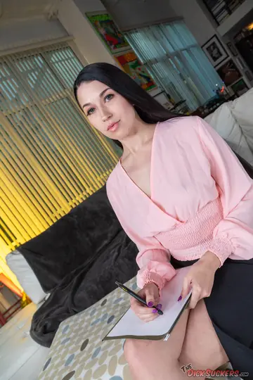 Alex Coal – Thick Brunette Sucks and Rides in POV While Spreading Her Toes