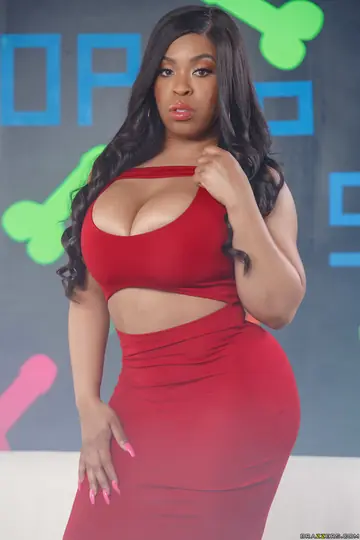 Aryana Adin – Curvy Ebony Brunette Takes a Gloryhole Facial