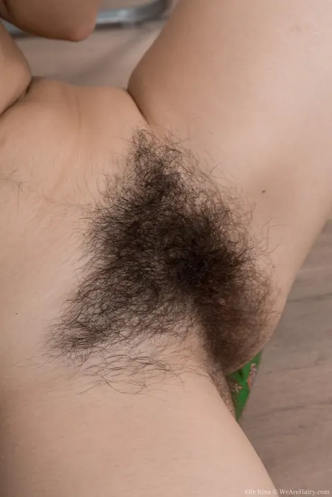 Ole Nina: Short-Haired Brunette Removes Her Pantyhose and Spreads Her Hairy Bush – photo 14 of 16