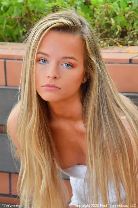 Mandy Summers: Petite Blonde Spreads Her Pussy in Public – photo 14 of 20