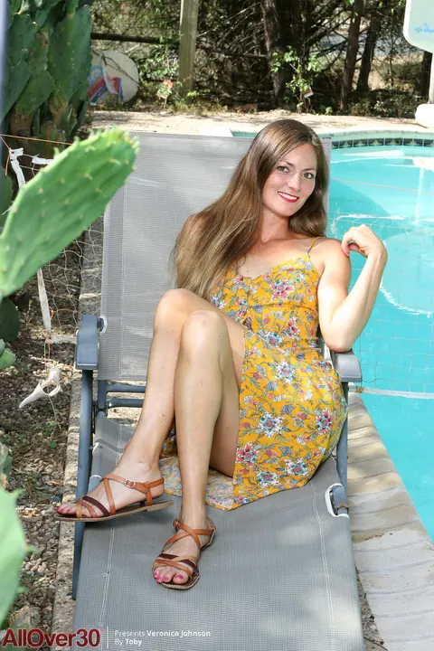 Veronica Johnson: Amateur MILF Undresses Poolside and Fingers Her Hairy Bush – photo 2 of 21